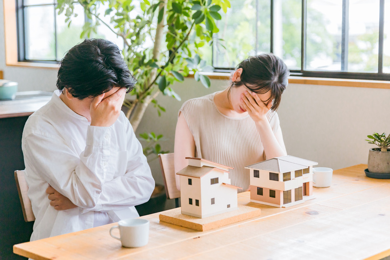 住宅購入で悩む夫婦