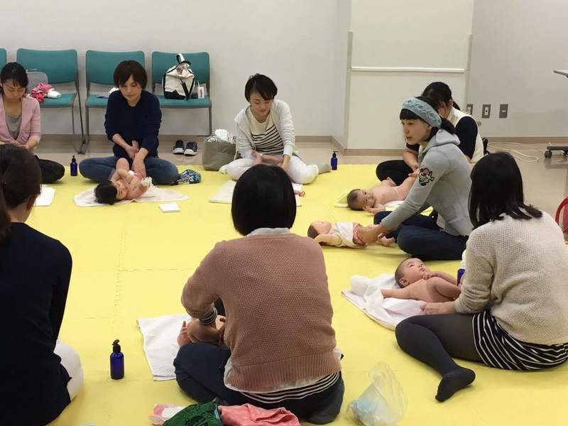 ベビーマッサージ教室の様子