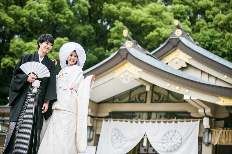 神社前で