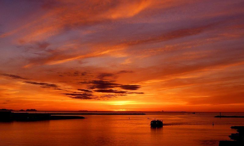 「三重城」の遊歩道からの夕日