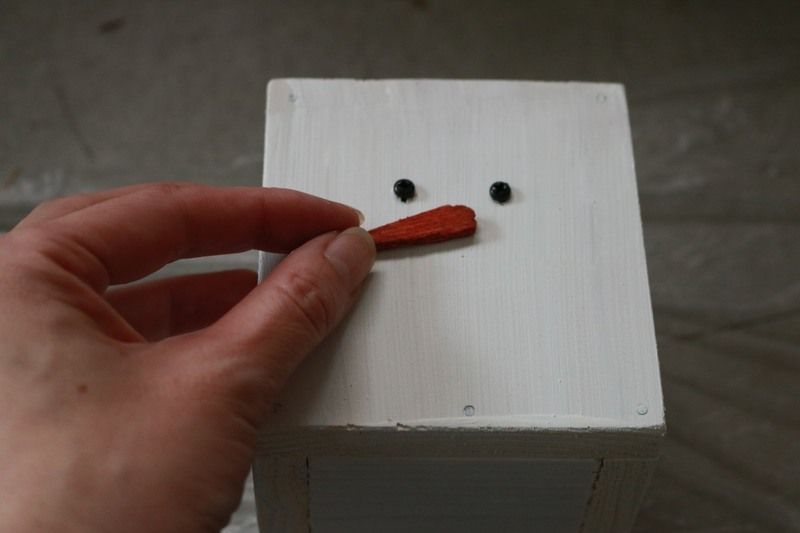 ペイント後に、目鼻を固定