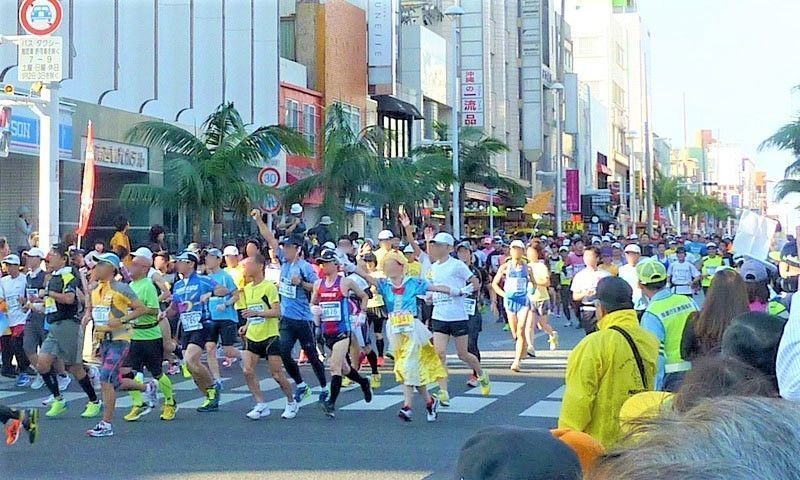 仮装して走るひとたち