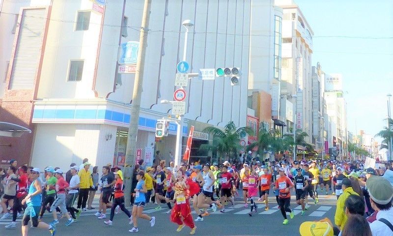 仮装して走るひとたち２