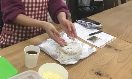 三つ折りにした生地