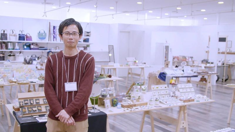 お店にいる下野さん