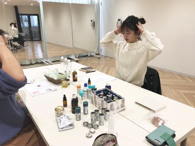 セルフストレッチする八波さん