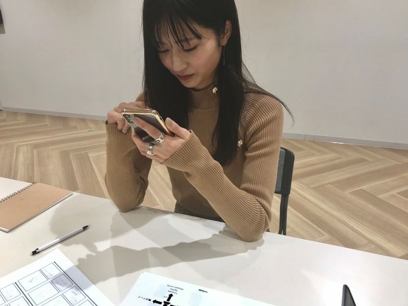 動画を編集する八波さん