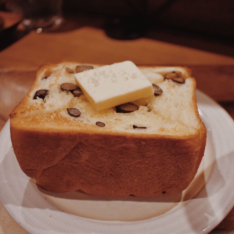 ロヂウラベーカリーカフェの黒豆塩バタートースト