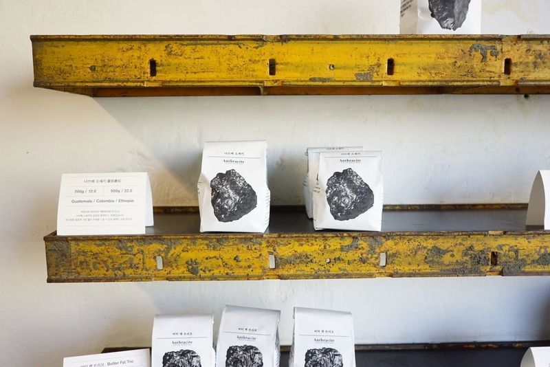 自家焙煎コーヒー豆を使用する『Anthracite COFFEE ROASTERS』