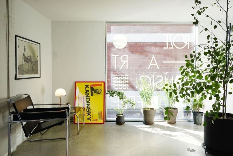 クリエイティブグループ POSITIVE ZEROが手掛けたカフェ『POZE』